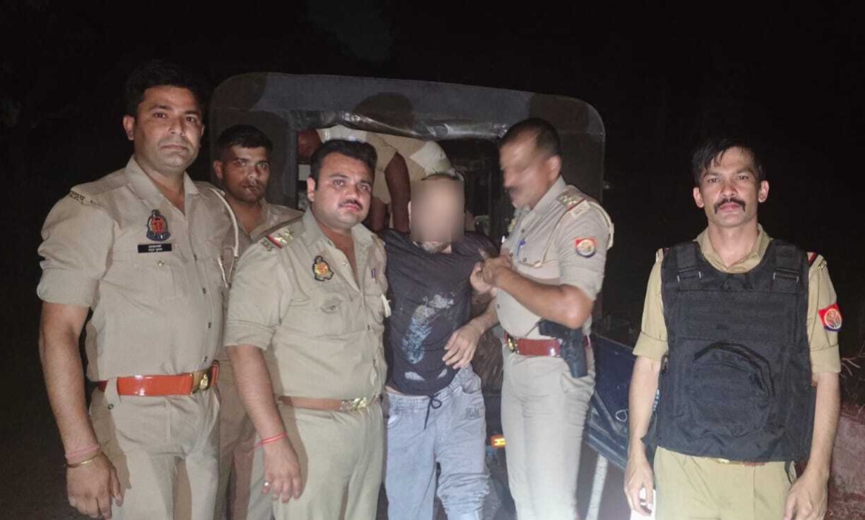 मुठभेड़ में 15 हजार का इनामी आरोपित गिरफ्तार, गोली लगने से घायल