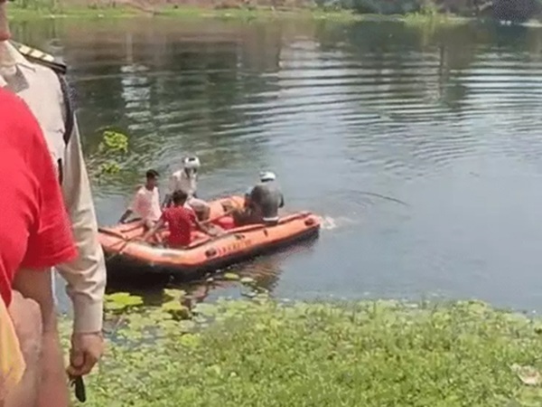 जबलपुर के रामसागर तालाब में डूबे दो युवकों में से एक का शव मिला, दूसरे की तलाश जारी