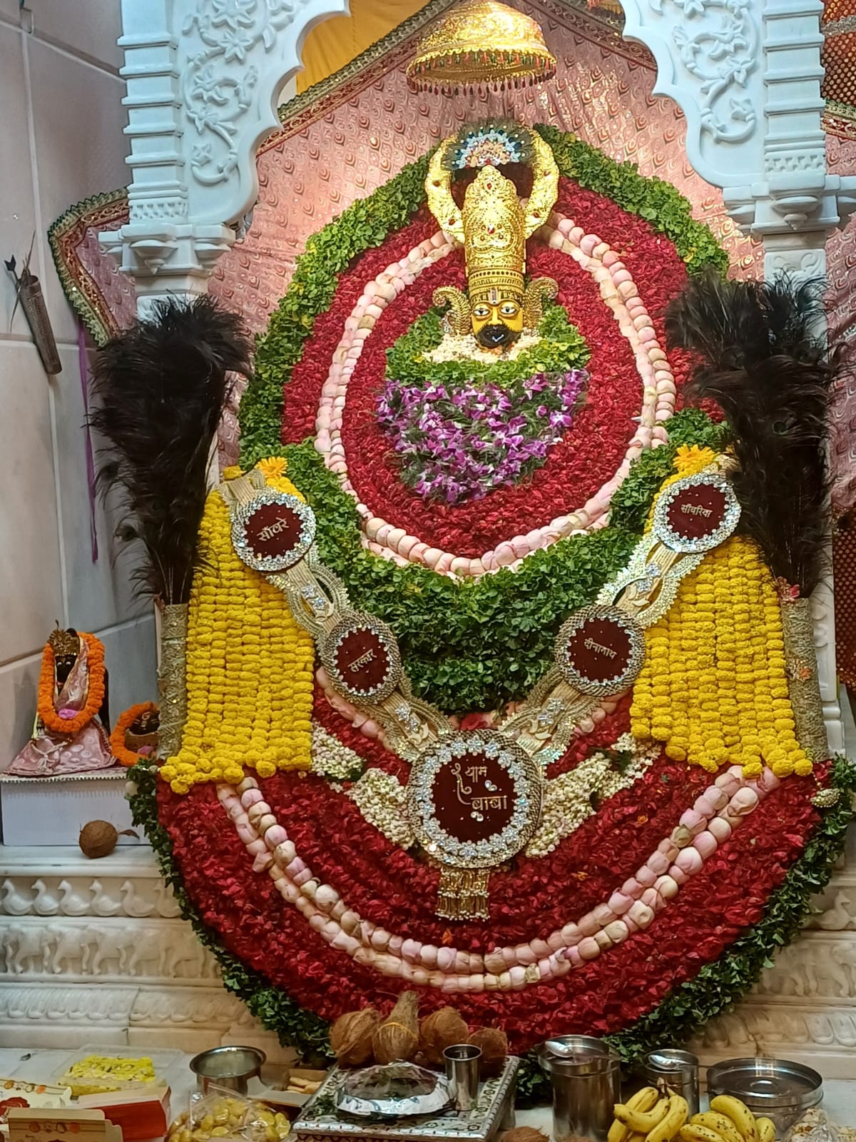 पुत्रदा एकादशी पर सजे बाबा श्याम, रामगढ़ में उमड़ी श्रद्धालुओं की भीड़