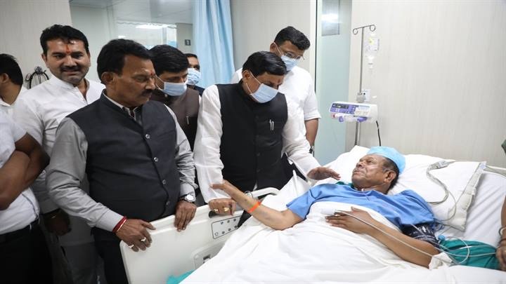 मुख्यमंत्री ने हॉस्पिटल पहुंचकर विधायक मधु वर्मा का हालचाल जाना