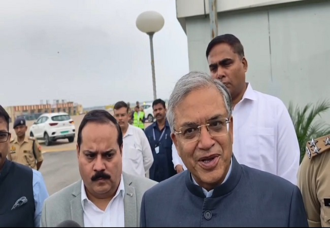 लखनऊ पहुंचे मुख्य चुनाव आयुक्त, युवा मतदाताओं से करेंगे संवाद