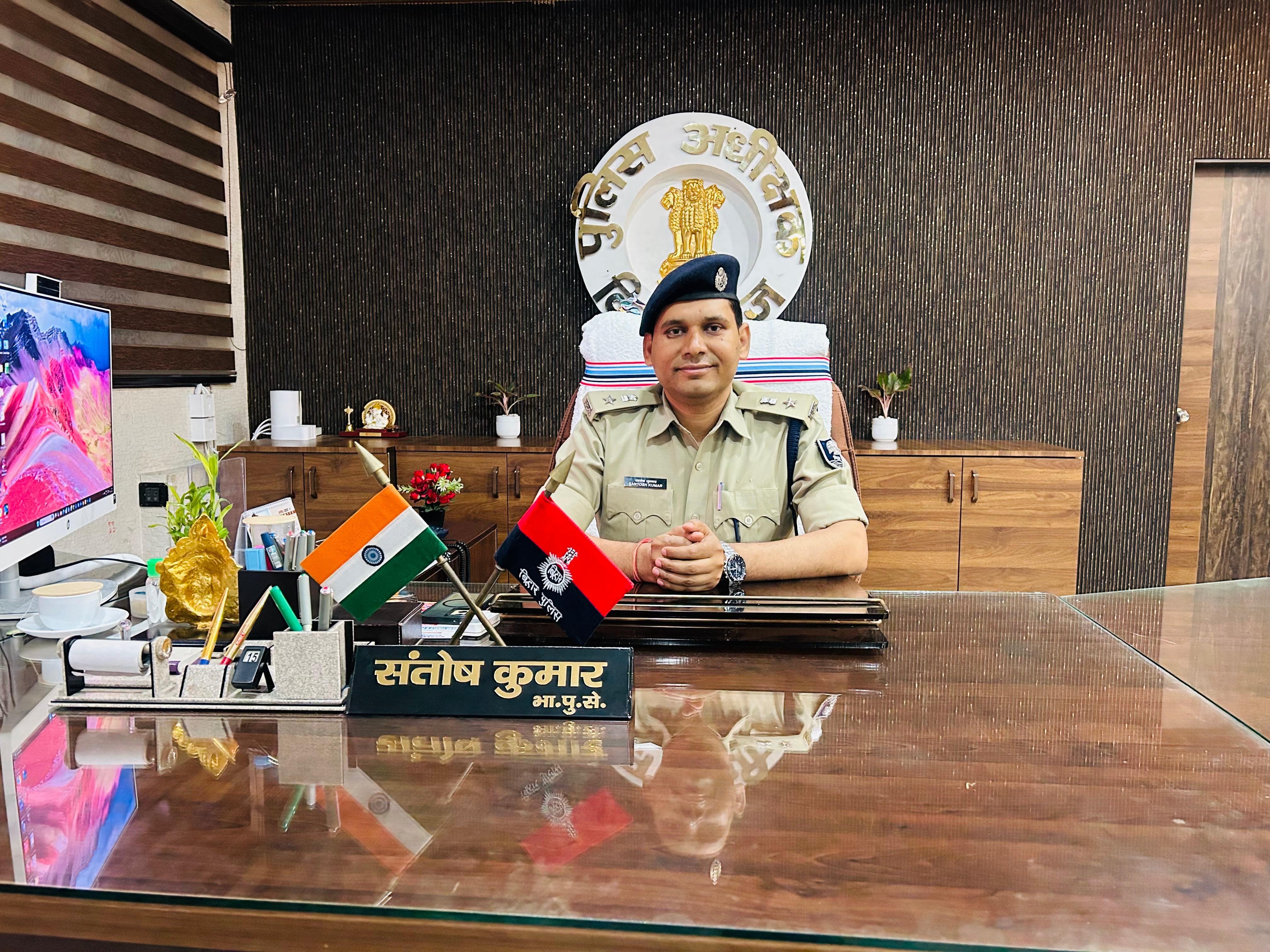 किशनगंज पुलिस में दो दारोगा निलंबित, कई थानों में फेरबदल