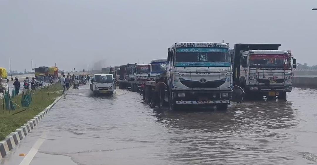 एनएच-80 के बाद फोरलेन भी जलमग्न, पटना से सड़क संपर्क टूटने की आशंका