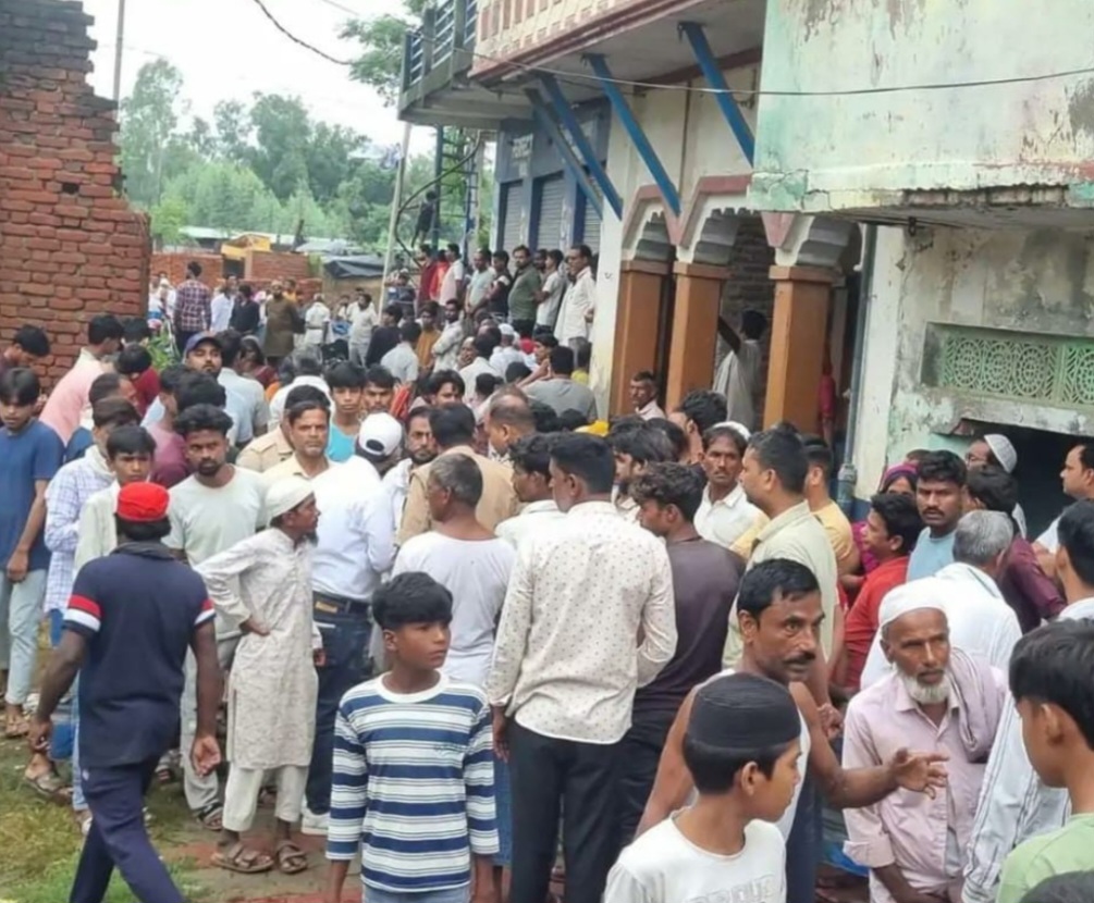 स्कूल के रास्ते दर्दनाक हादसा, जर्जर दीवार गिरने से भाई-बहन की मौत