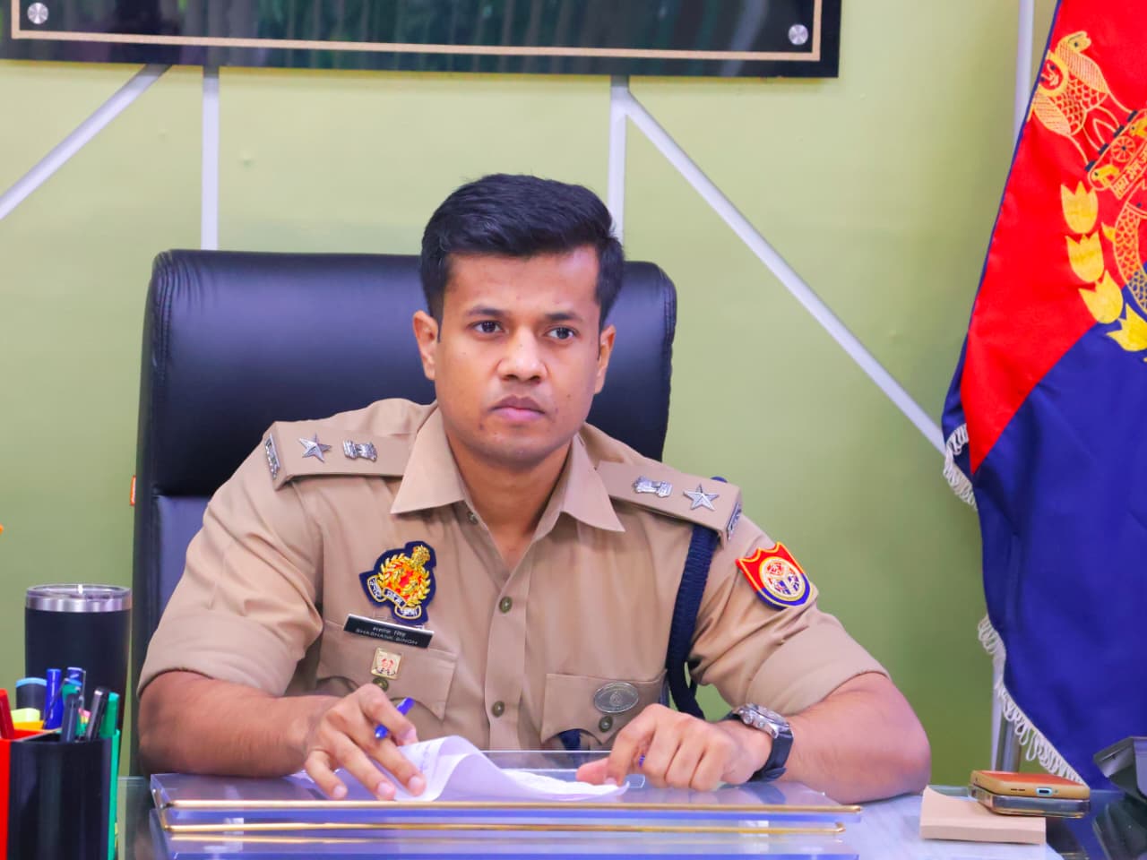 महोबा: जेन अल्फा से बदसलूकी मामले में कार्रवाई, 4 पुलिसकर्मी लाइन हाजिर
