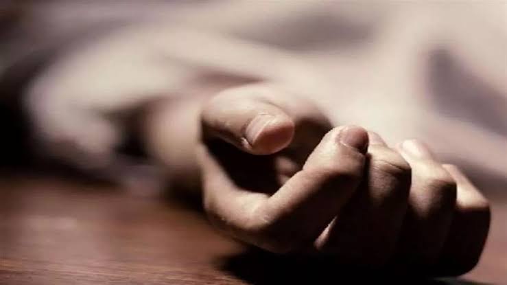 पेड़ में फाँसी लगाकर युवक ने की आत्महत्या
