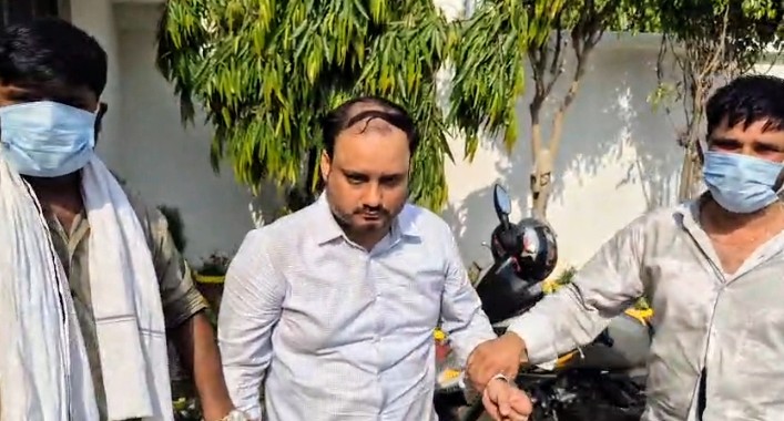 एंटी करप्शन टीम का बड़ा एक्शन, CSC डिस्ट्रिक्ट मैनेजर 10 हजार रिश्वत लेते गिरफ्तार