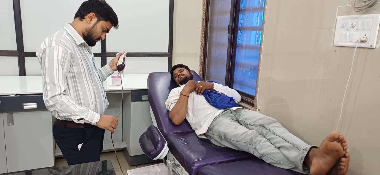 दमोह जिला अस्पताल के ब्लड बैंक में रक्त संकट गहराया, दुर्लभ ब्लड ग्रुप की कमी बनी बड़ी चुनौती