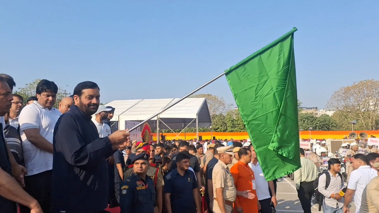 गुरुग्राम में मुख्यमंत्री ने हरियाणा पुलिस के 312 नए वाहनों को दिखाई हरी झंडी