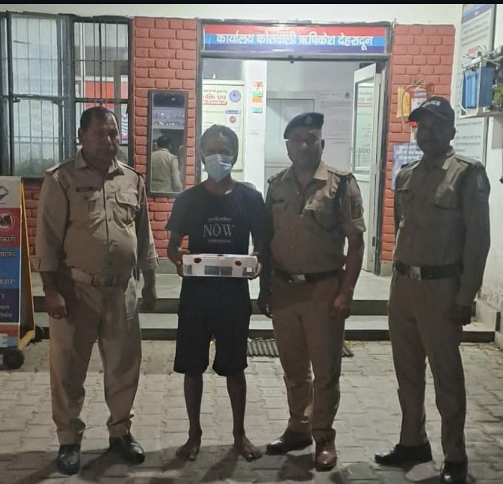 लूट और हत्या मामले में फरार इनामी बदमाश गिरफ्तार