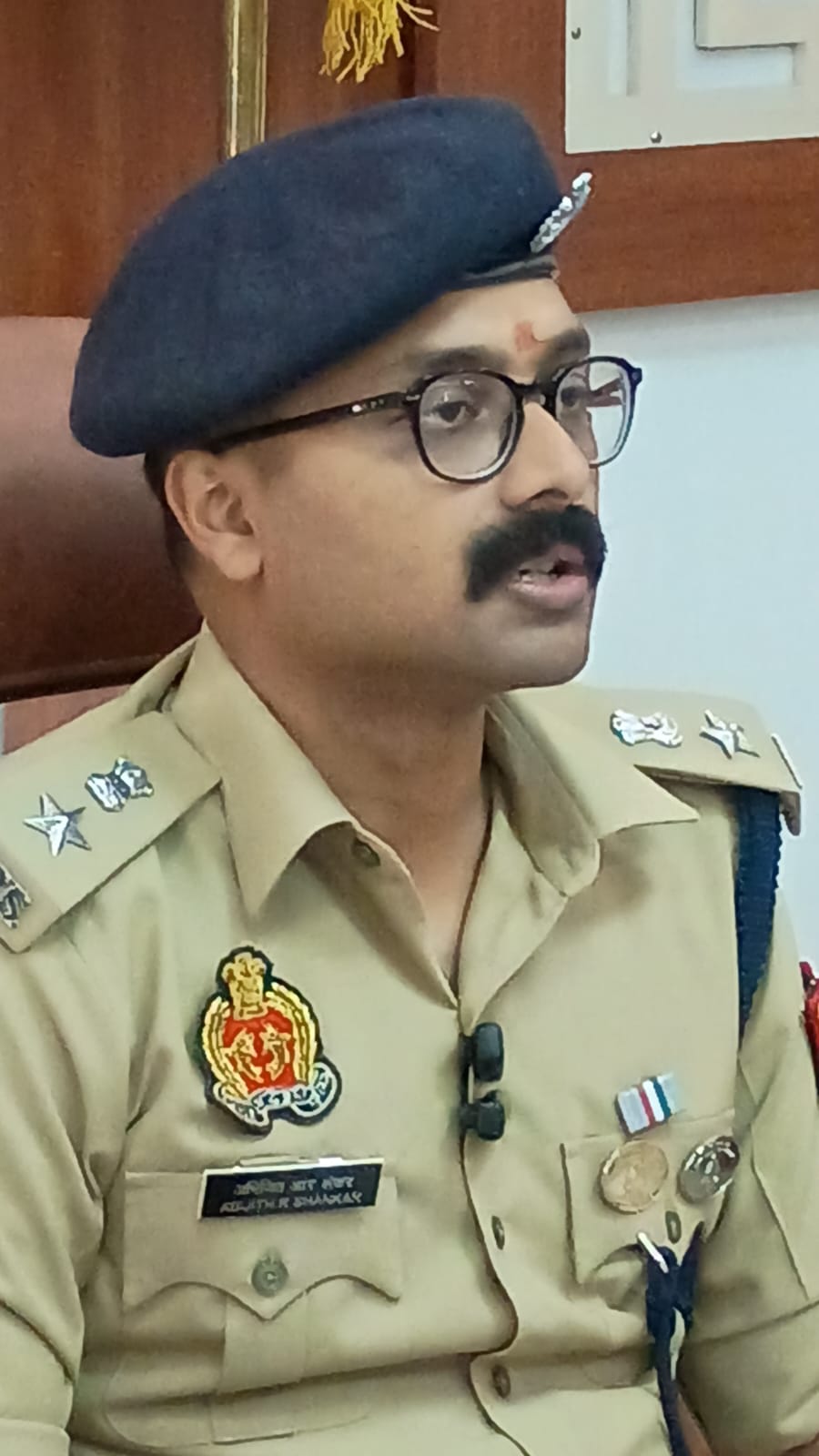 देवरिया में कानून व्यवस्था को लेकर बड़ा एक्शन, पुलिस महकमे में फेरबदल; कई लाइन हाजिर