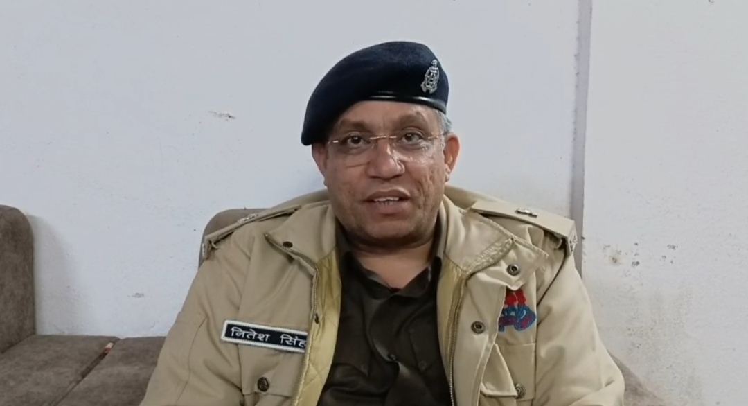 युवतियों से दोस्ती कर धर्म परिवर्तन के आरोप में दो गिरफ्तार, तीन जिम सील