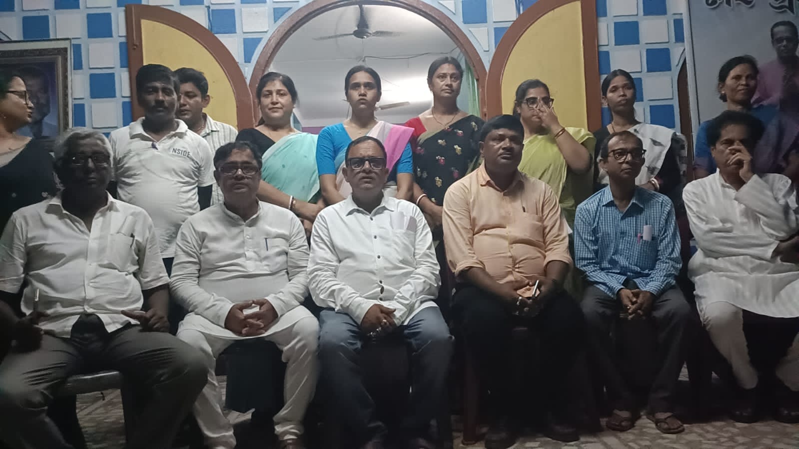 शांतिपुर नगरपालिका में TMC को झटका, 21 पार्षदों ने एक साथ दिया इस्तीफा