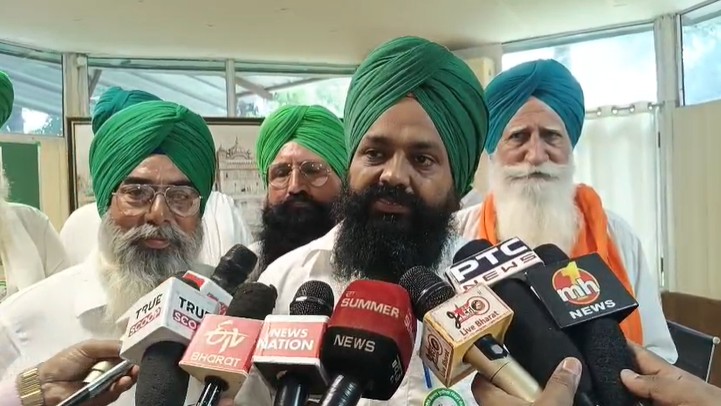 अमृतसर में किसानों का रेल रोको आंदोलन टला, प्रशासन के आश्वासन पर बनी सहमति