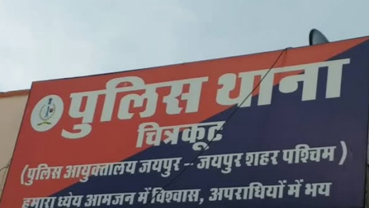 मॉल की ऊंची मंजिल से कूदे स्कूल संचालक, मौके पर ही हुई मौत; घटना की जांच में जुटी पुलिस