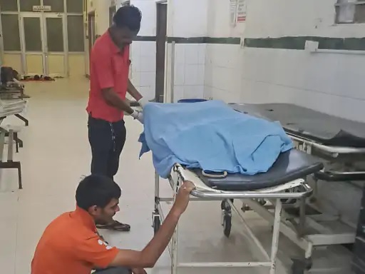 टोल प्लाजा के पास ट्रेलर ने आरटीओ गार्ड को कुचला, मौके पर मौत
