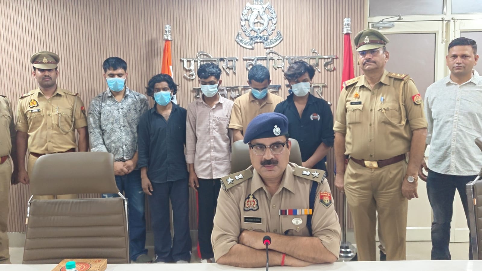 कैब में लिफ्ट देकर लूटपाट करने वाले पांच बदमाश गिरफ्तार
