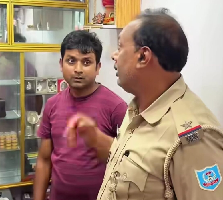 ताला तोड़कर ज्वेलरी दुकान में चोरी, लाखों का माल ले गए चोर