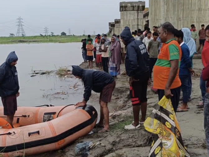 गंडक में समाईं तीन मासूम बहनें, नाव पलटने से मची चीख-पुकार