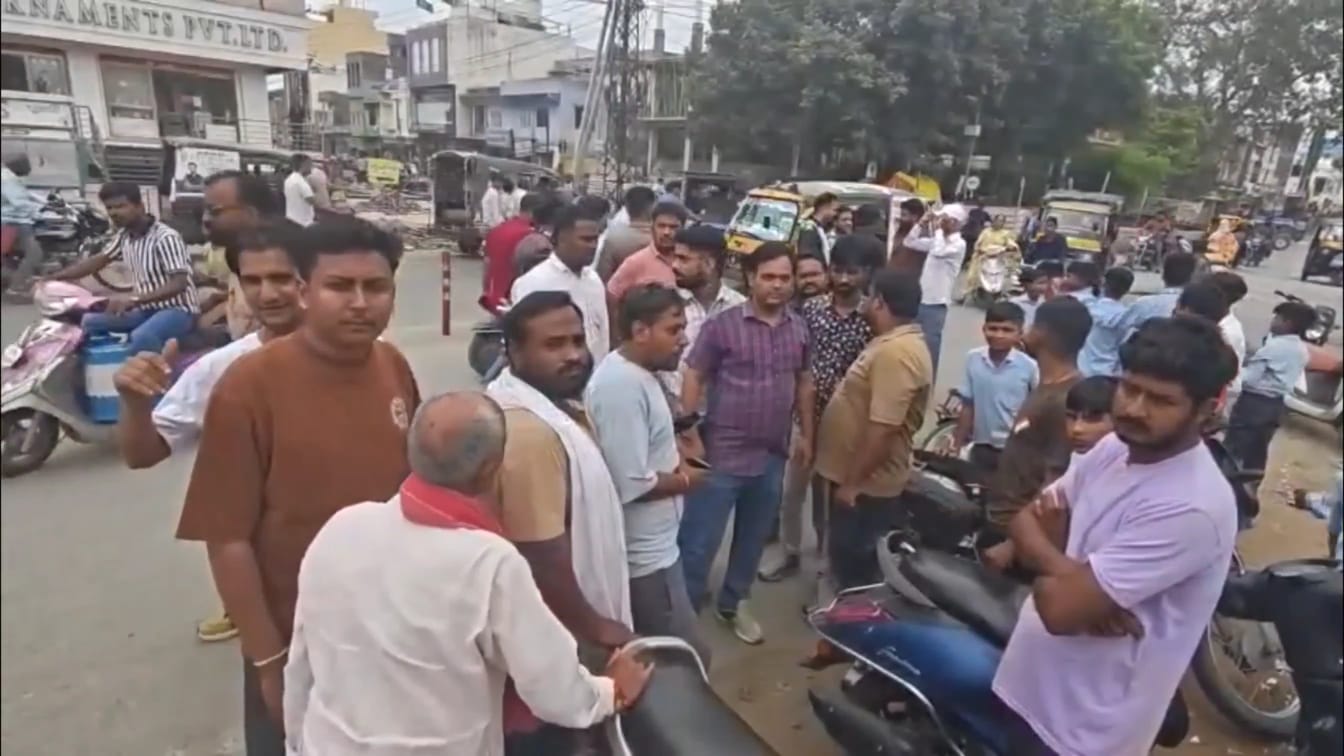 चुनाव से नाम वापस लेने का दबाव! निर्दलीय प्रत्याशी के घर छोड़े एक लाख रुपये, पुलिस ने जब्त किए