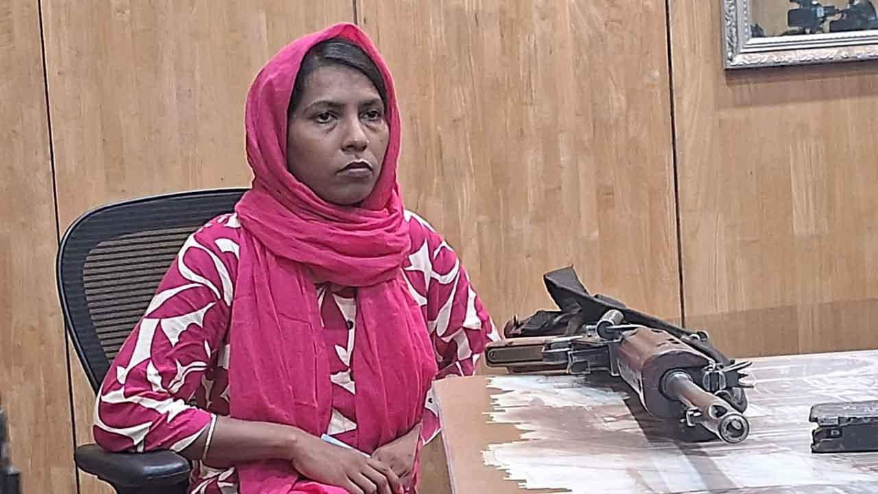 बंगाल में 10 लाख की इनामी माओवादी नेता 'पुष्पा' ने किया आत्मसमर्पण, सरकार पर जताया भरोसा