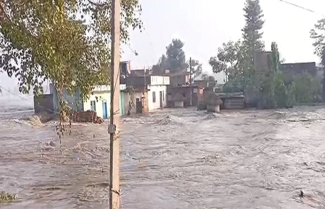 नेपाल में बारिश से उत्तर बिहार की नदियां उफनीं, पांच जिलों में तेजी से फैल रहा बाढ़ का पानी