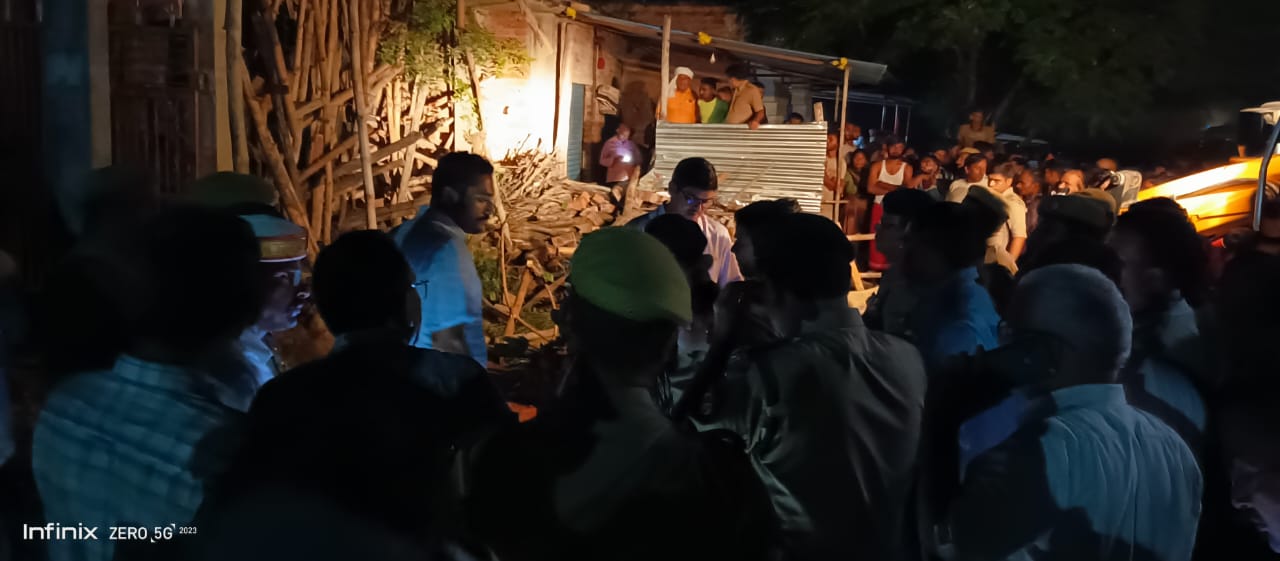 सुलतानपुर मे छत ढहने से दो सगे भाई समेत 3 की मौत