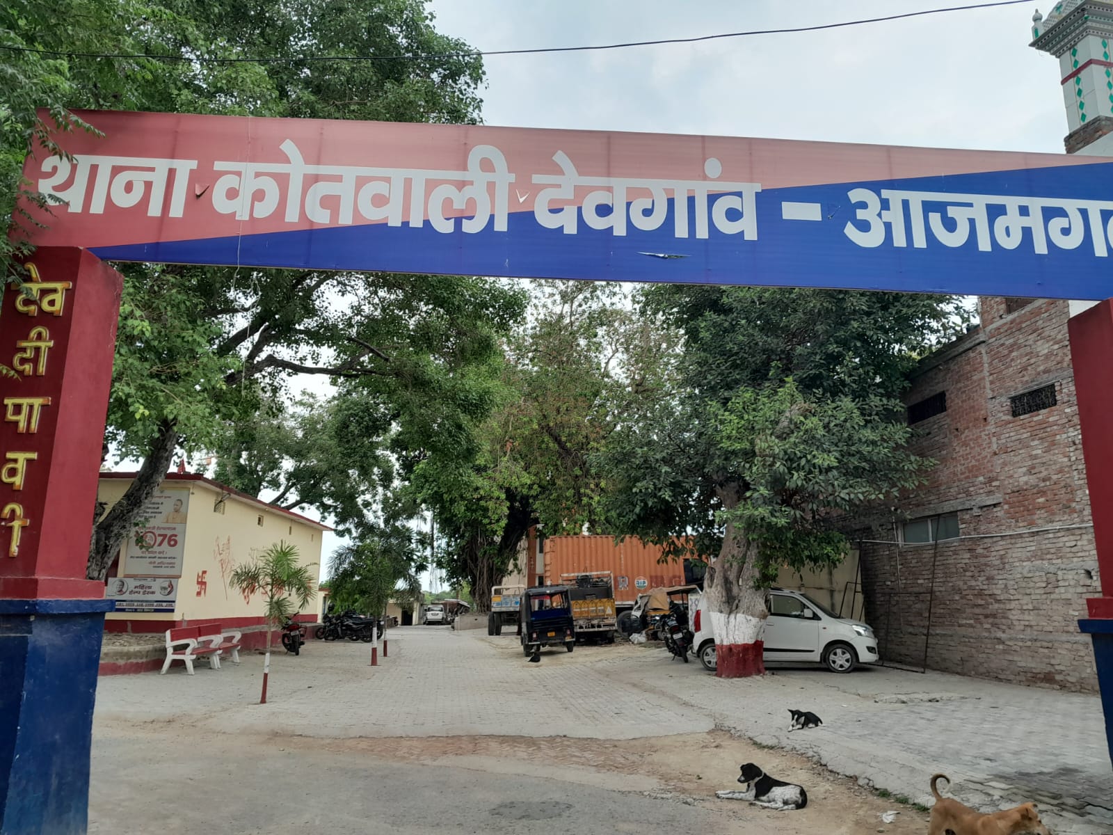 आजमगढ़-वाराणसी हाईवे पर सडक हादसे में चार की मौत,एक घायल