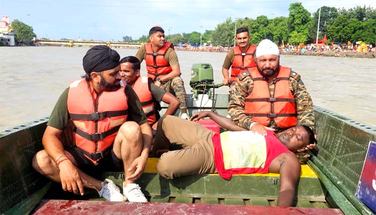 कांवड़ यात्रियों की सुरक्षा में जुटे सेना के गोताखोर, बीईजी रुड़की निभा रहा अहम भूमिका