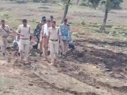 खंडवा: 600 अधिकारियों के साथ वनभूमि खाली कराने कार्रवाई
