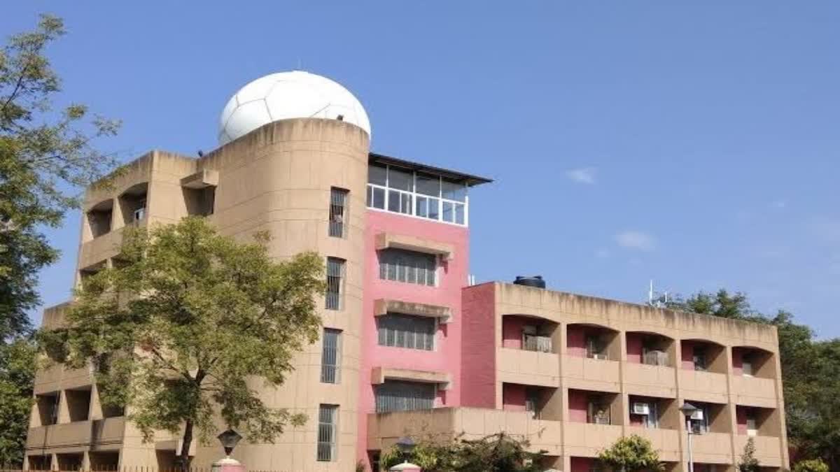 बदला मौसम, 23 जिलों में आंधी-बारिश का अलर्ट, कई जगह गिरे ओले