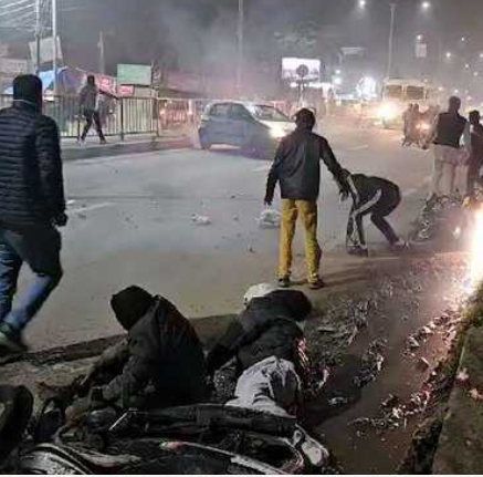 हाईवे पर मौत बनकर दौड़ी कार,नदवा कॉलेज के नाज़िर की मौत,भाजपा प्रदेश मंत्री घायल