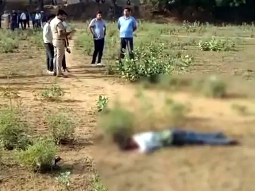 खाली मैदान में मिला युवक का शव, हत्या की आशंका