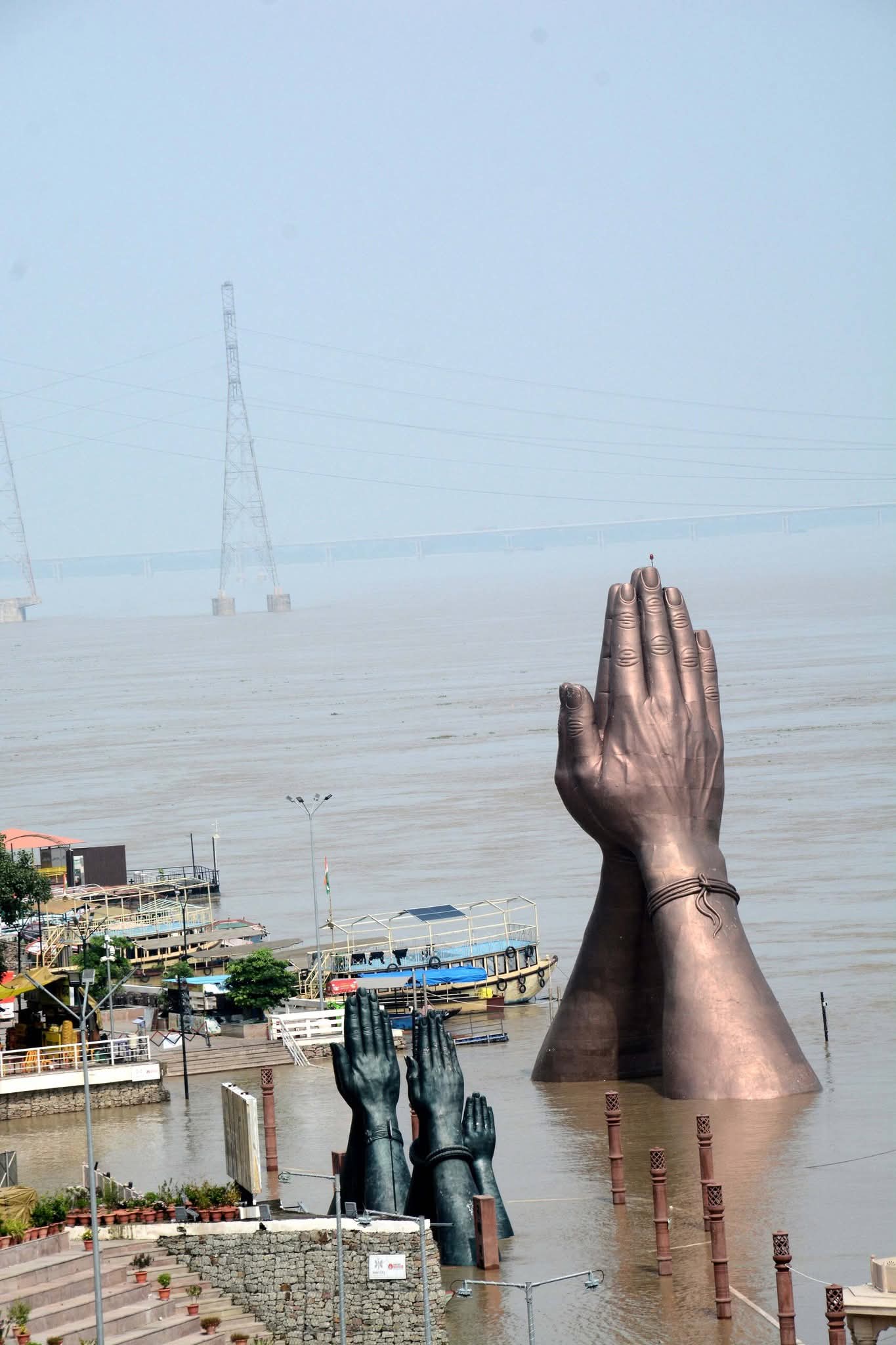 वाराणसी में बढ़ा बाढ़ का खतरा, चेतावनी बिंदु से 28 सेमी नीचे गंगा