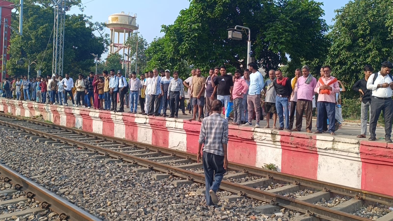 मैरवा रेलवे स्टेशन पर हादसा, मालगाड़ी की चपेट में आने से युवक ने गंवाई जान