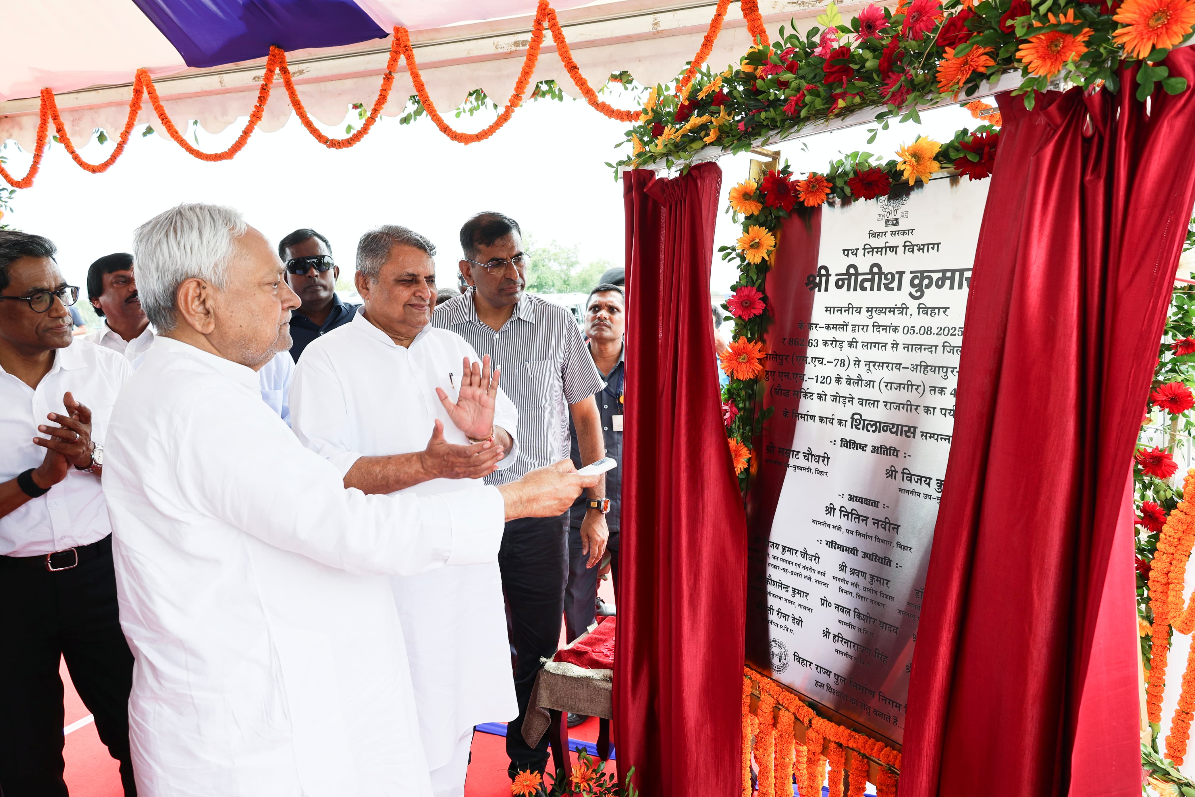 मुख्यमंत्री ने राष्ट्रीय उच्च पथ 82 पर नवनिर्मित आरओबी का किया उद्घाटन, मंदिर में की पूजा अर्चना