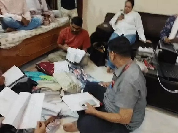 चपरासी से बना करोड़पति! मप्र में सरकारी कर्मचारी के ठिकानों पर छापा, 6.43 करोड़ की काली कमाई का खुलासा