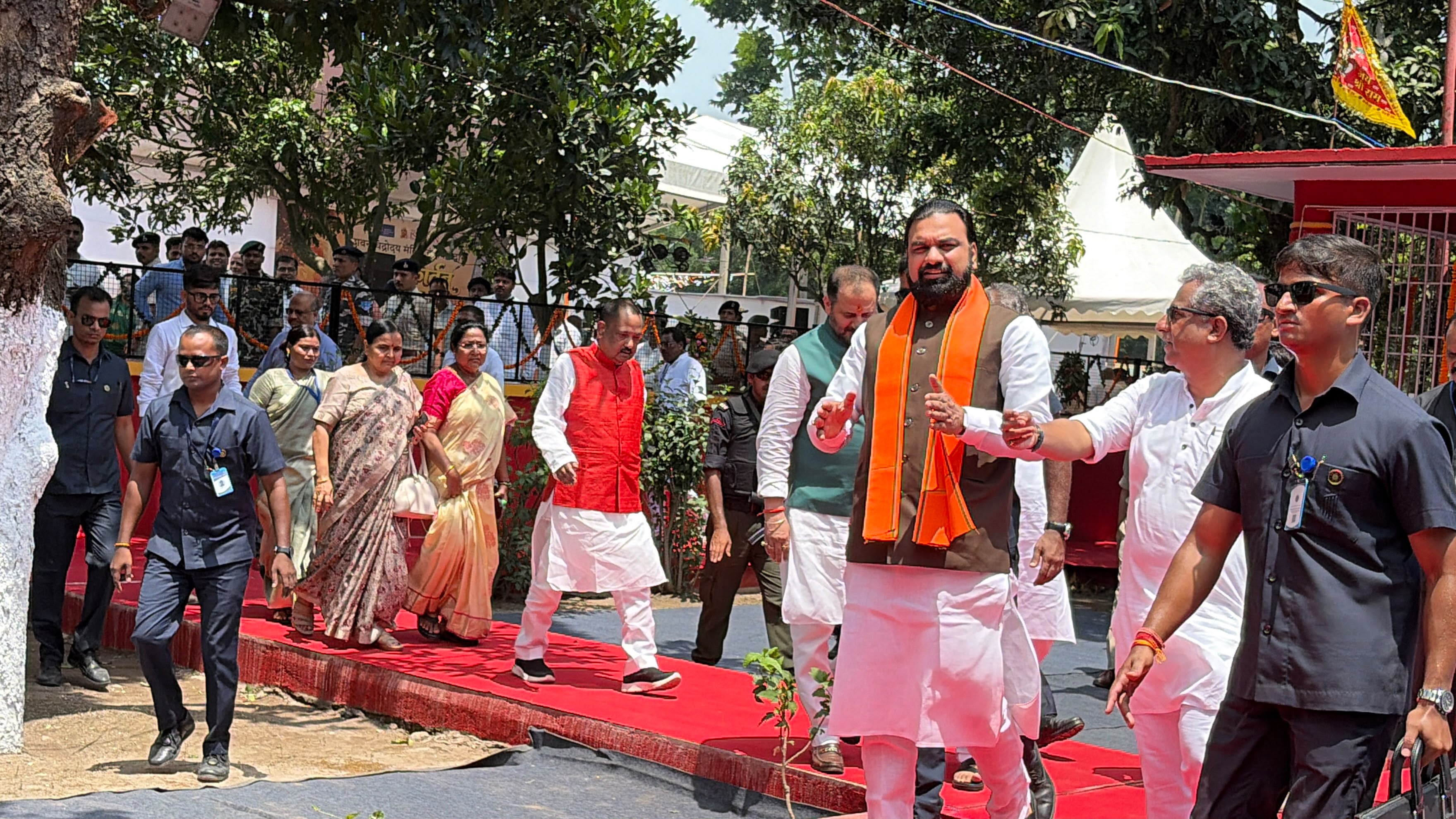 छपरा में बिजली व्यवस्था पर नाराज विधायक, अधिकारियों को लगाई फटकार