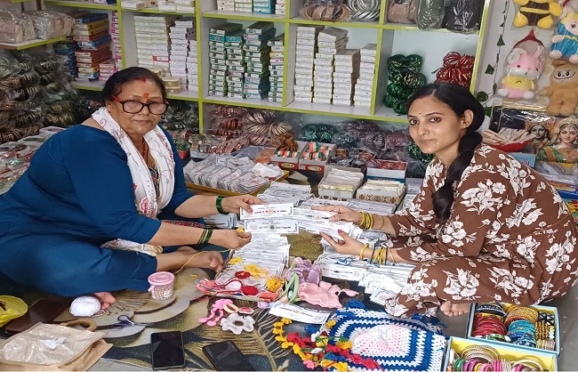 स्वयं सहायता समूहों को मॉलों में मिलेगा बाजार, सास-बहू की जोड़ी ने राखी कारोबार में कमाया नाम