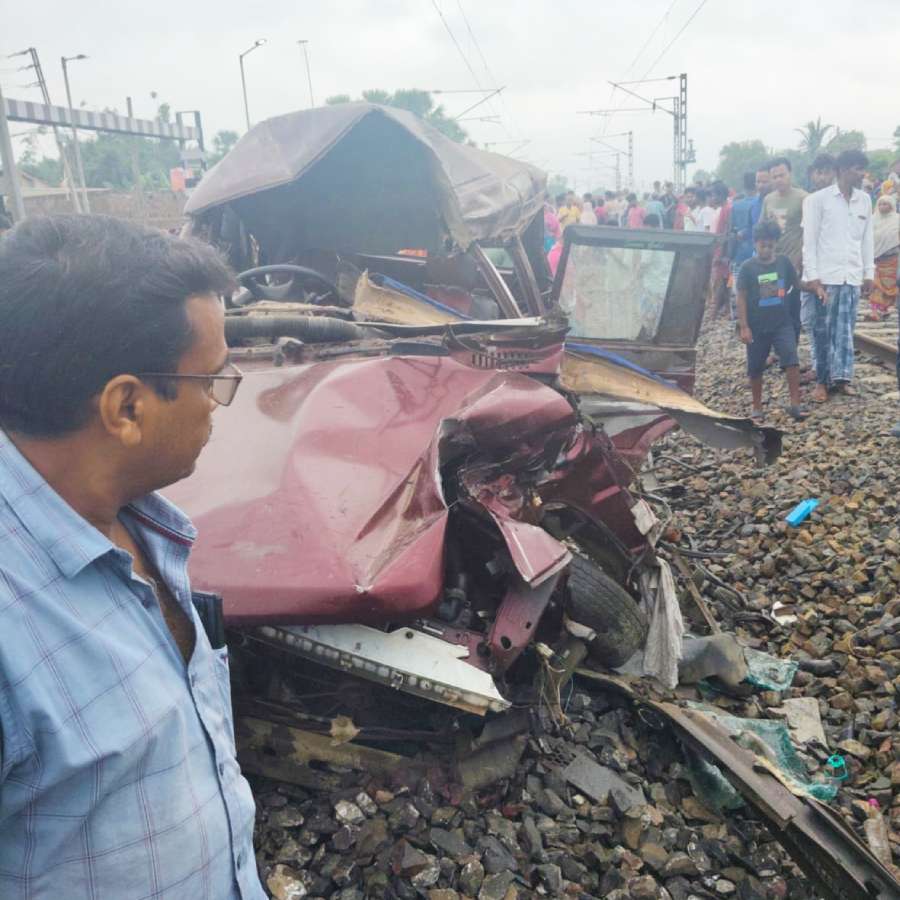 मुर्शिदाबाद रेल हादसा: सुपरवाइजर निलंबित, गेटमैन गिरफ्तार; पीड़ित परिवारों को ₹10 लाख की सहायता