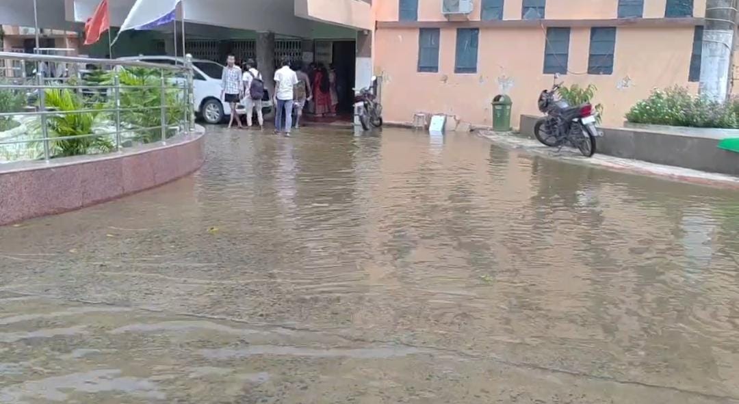 भागलपुर इंजीनियरिंग कॉलेज में घुसा बाढ़ का पानी, हॉस्टल में 10 फीट तक जलभराव; छात्रों की ऑनलाइन पढ़ाई शुरू