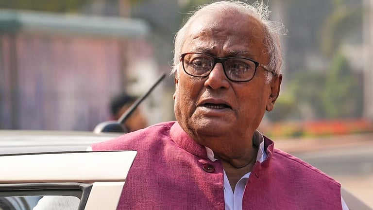 कोलकाता एयरपोर्ट प्रदर्शन मामले में सौगत राय ने लोकसभा अध्यक्ष से हस्तक्षेप की मांग की