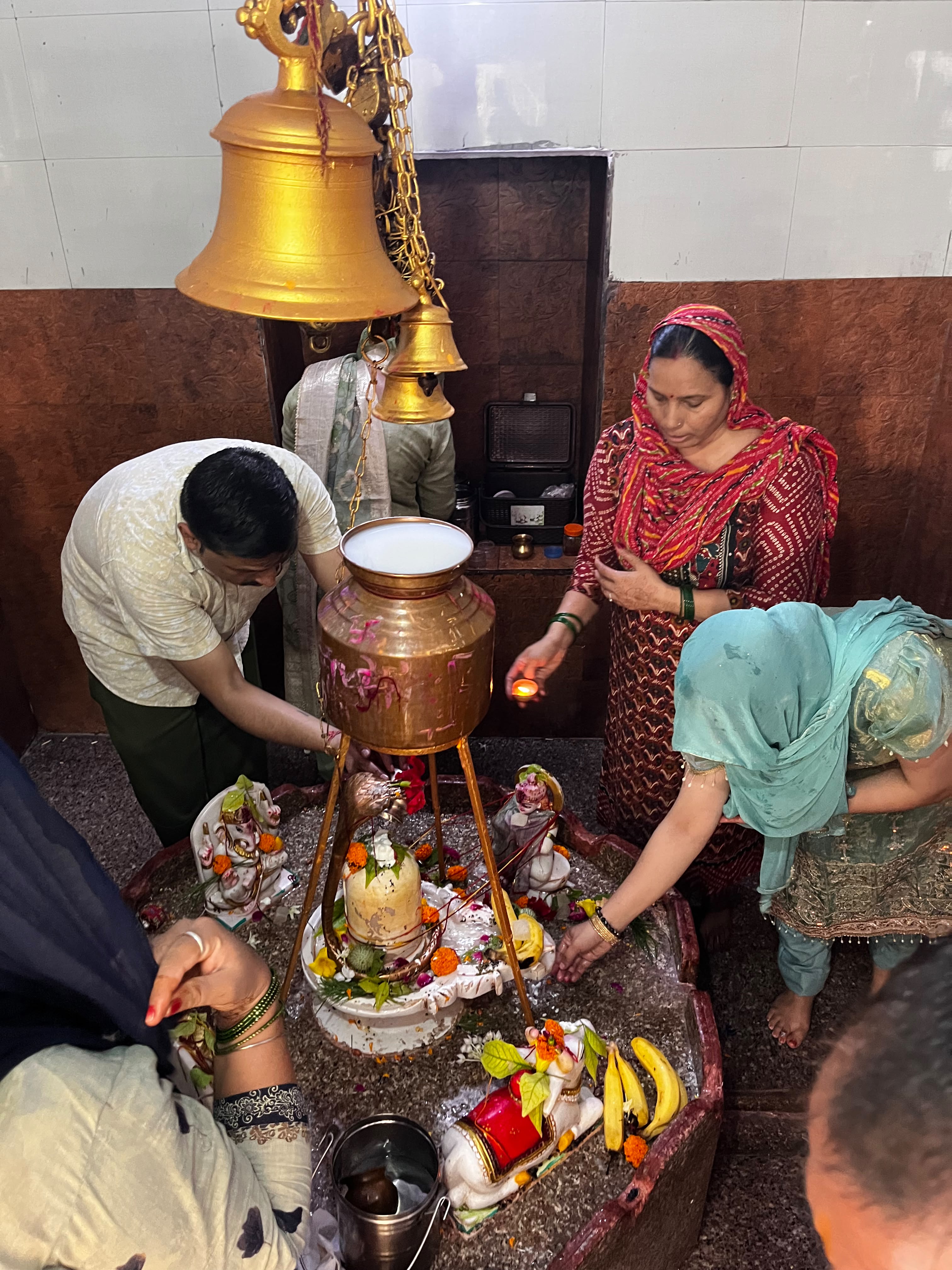 सावन के पहले सोमवार को शिवालयों में श्रद्धालुओं की भारी भीड़