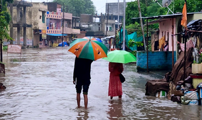 मध्य प्रदेश में बारिश का जोर, स्ट्रॉन्ग सिस्टम के चलते बिगड़े हालात; 4 जिलों में स्कूल बंद