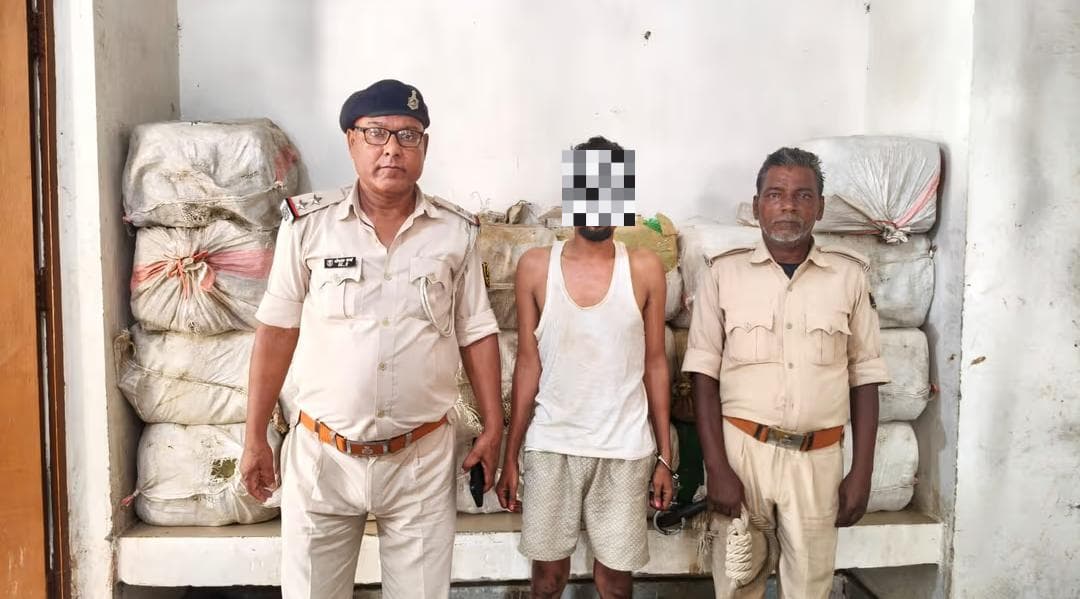सुपौल में पिकअप से 427 किलो गांजा बरामद, एक तस्कर गिरफ्तार