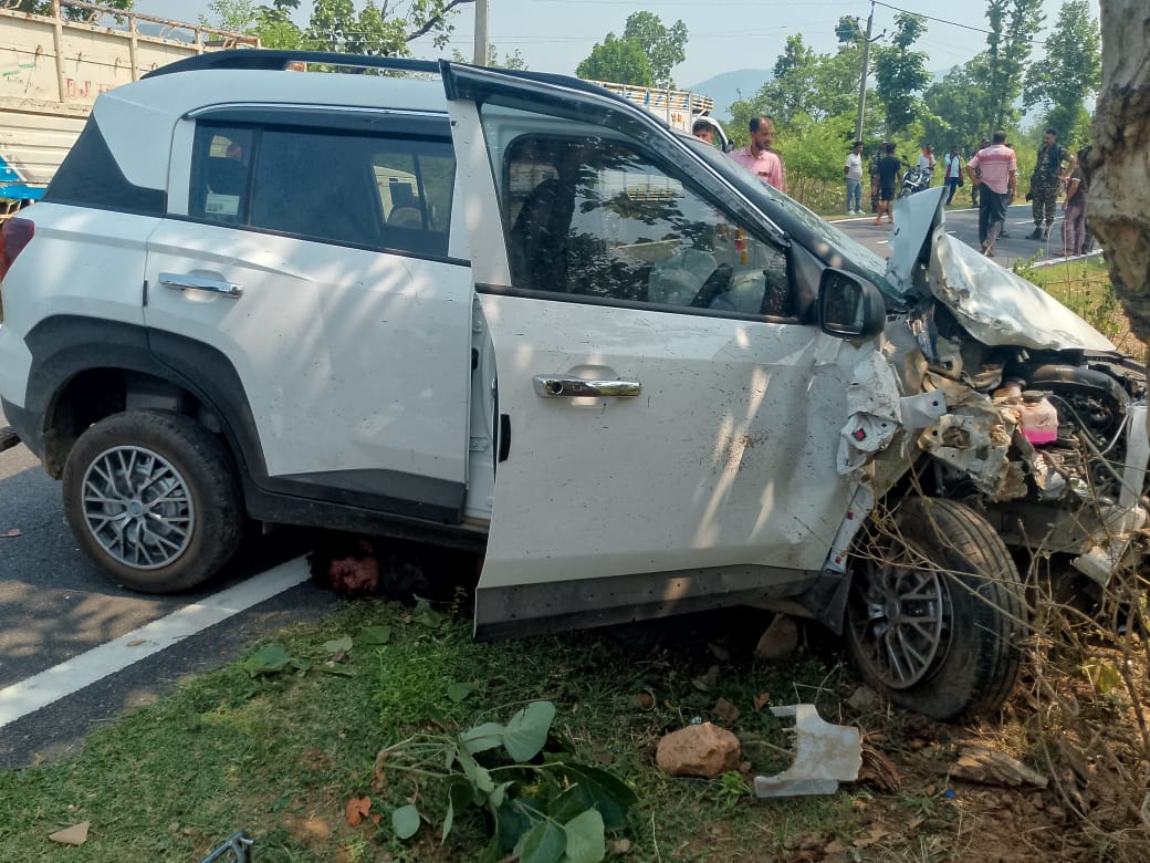 लातेहार में कार-बाइक की टक्कर में दो सगे भाइयों की मौत