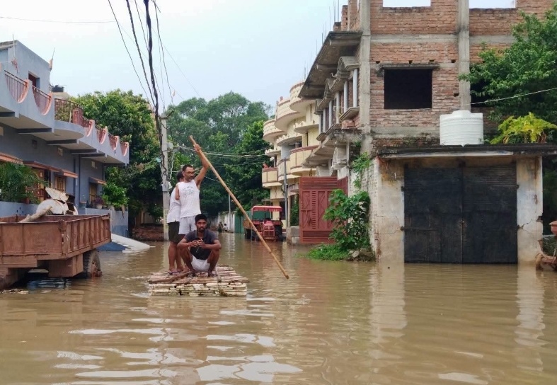 बाढ़ से त्रस्त भागलपुर, 8.5 लाख से ज्यादा लोग प्रभावित, दो वक्त की रोटी के लिए जूझ रही आबादी