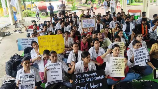 नीट और भर्ती घोटालों पर भोपाल में महाप्रदर्शन, प्रदेशभर से पहुंचे छात्र-युवा