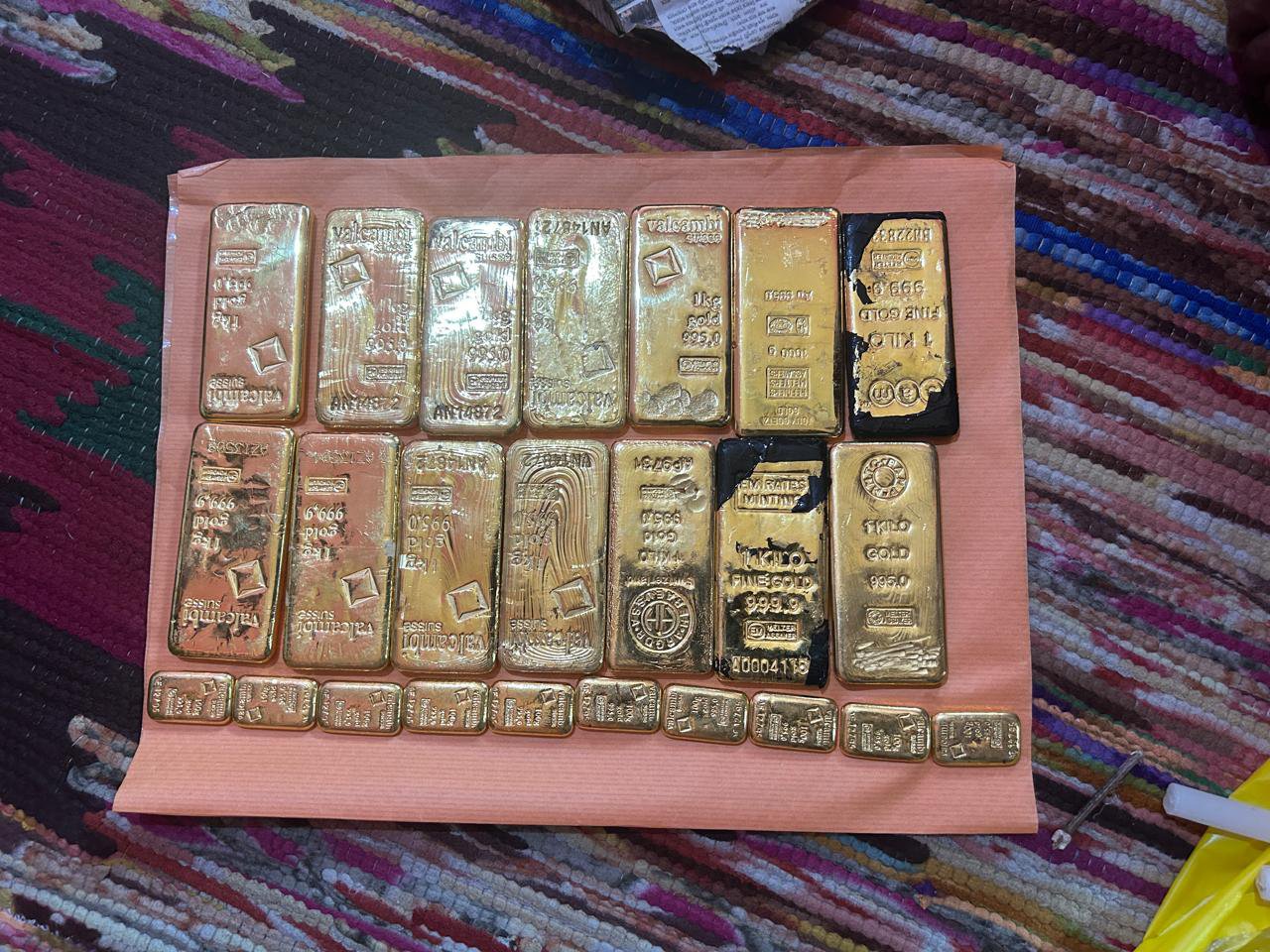 करोड़ों की नकदी और सोने के साथ आरोपित गिरफ्तार, तृणमूल नेता के रिश्तेदार के घर पड़ा छापा