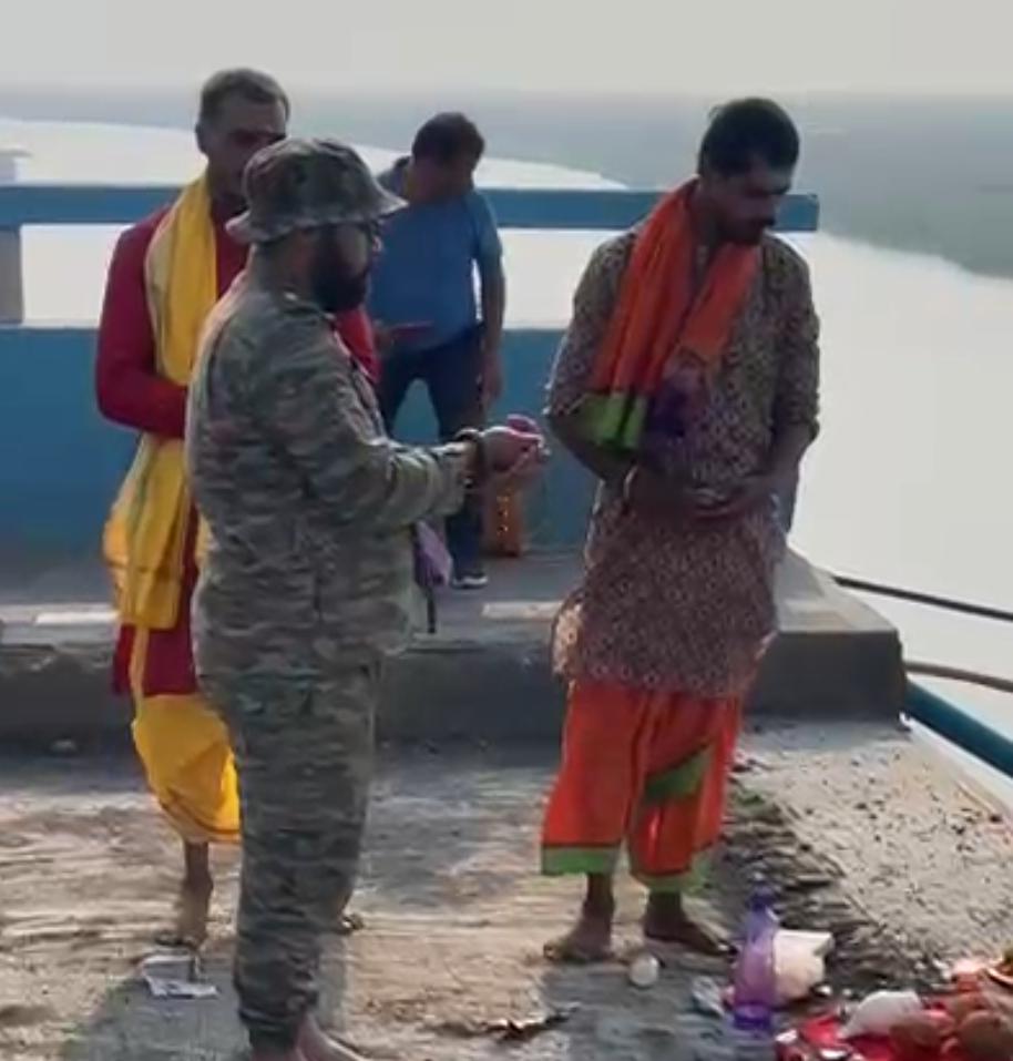 वैदिक मंत्रोच्चार और शंखनाद के बीच शुरू हुआ बेली ब्रिज का निर्माण